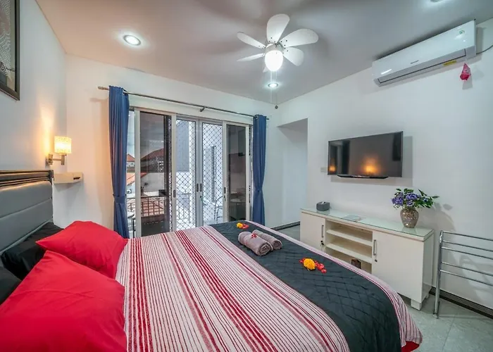 - 3 Bedroom Private Pool On Jl Mataram!