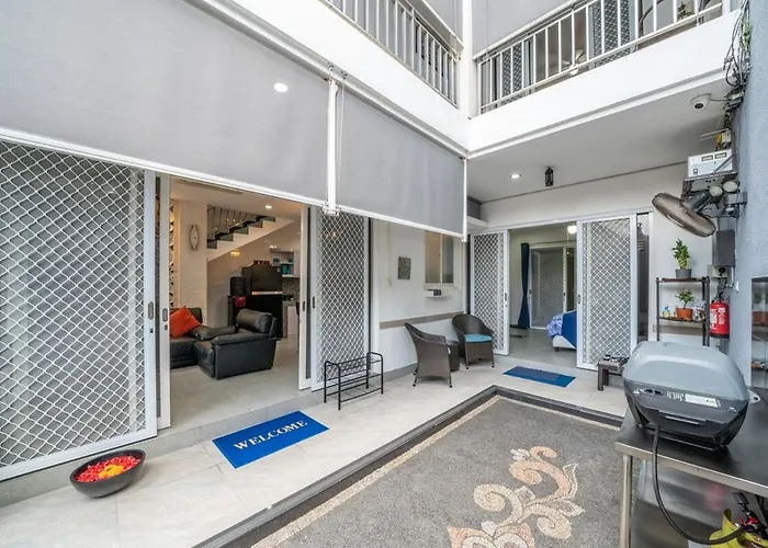 - 3 Bedroom Private Pool On Jl Mataram!