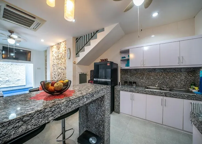 - 3 Bedroom Private Pool On Jl Mataram!