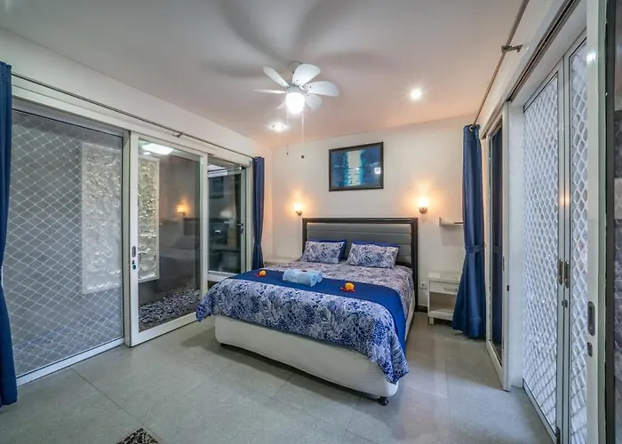 - 3 Bedroom Private Pool On Jl Mataram!