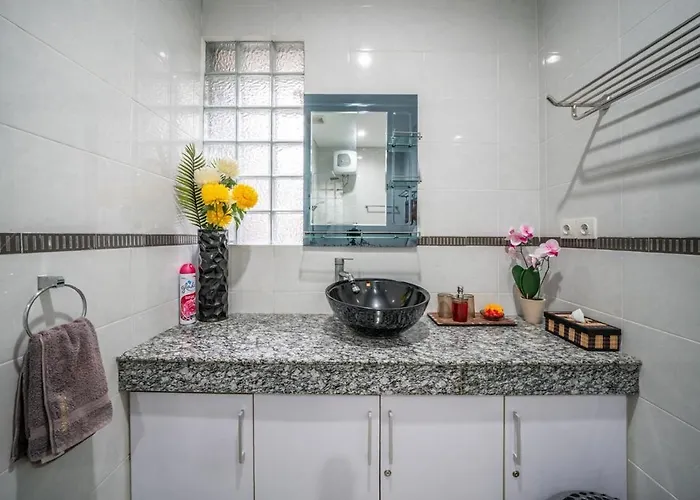 - 3 Bedroom Private Pool On Jl Mataram! *